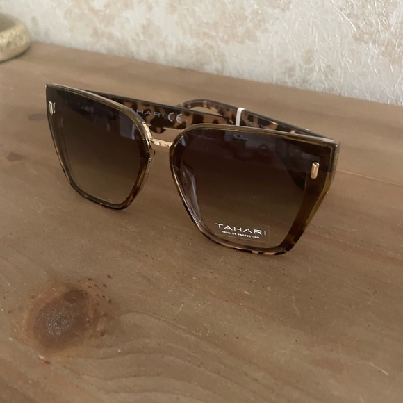 BNWT Tahari oversize sunglasses - Picture 2 of 8